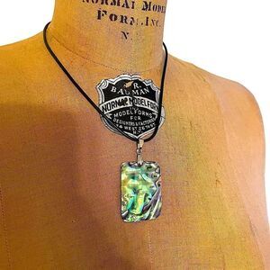 Mother of pearl pendant necklace